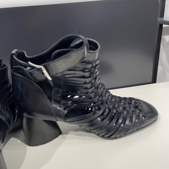 Black Heels - Picture 4 of 5